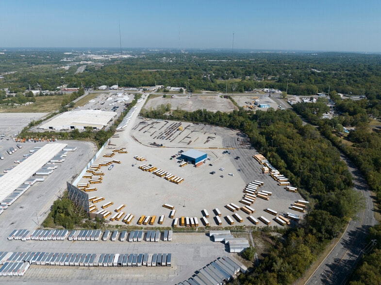 8753 E US 40 Hwy, Kansas City, MO for lease - Building Photo - Image 2 of 15