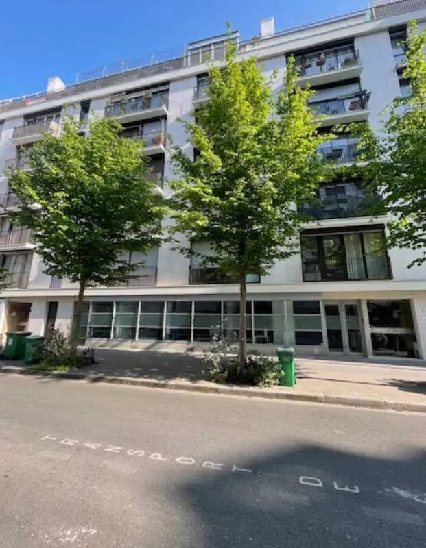 Office in Paris for lease Building Photo- Image 1 of 17