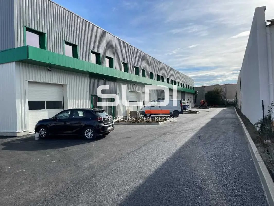 Flex in Mions for lease Building Photo- Image 1 of 14