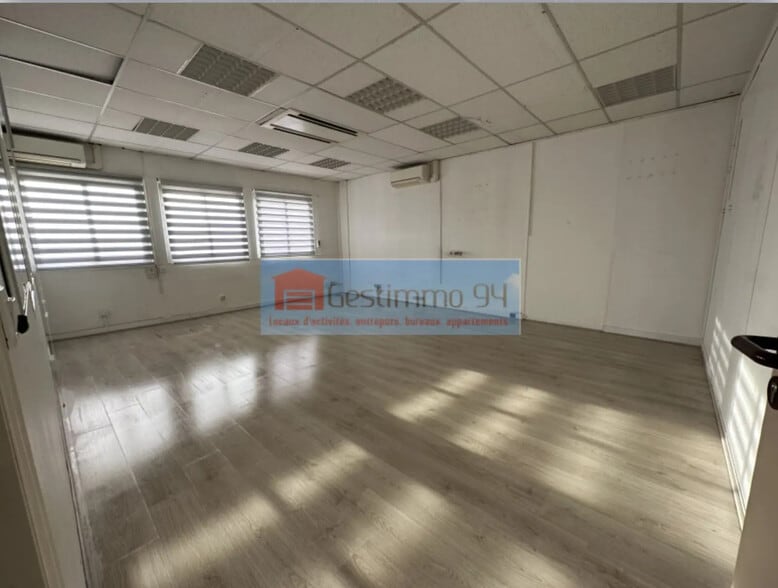 Office in Neuilly-sur-Marne for lease - Interior Photo - Image 2 of 8