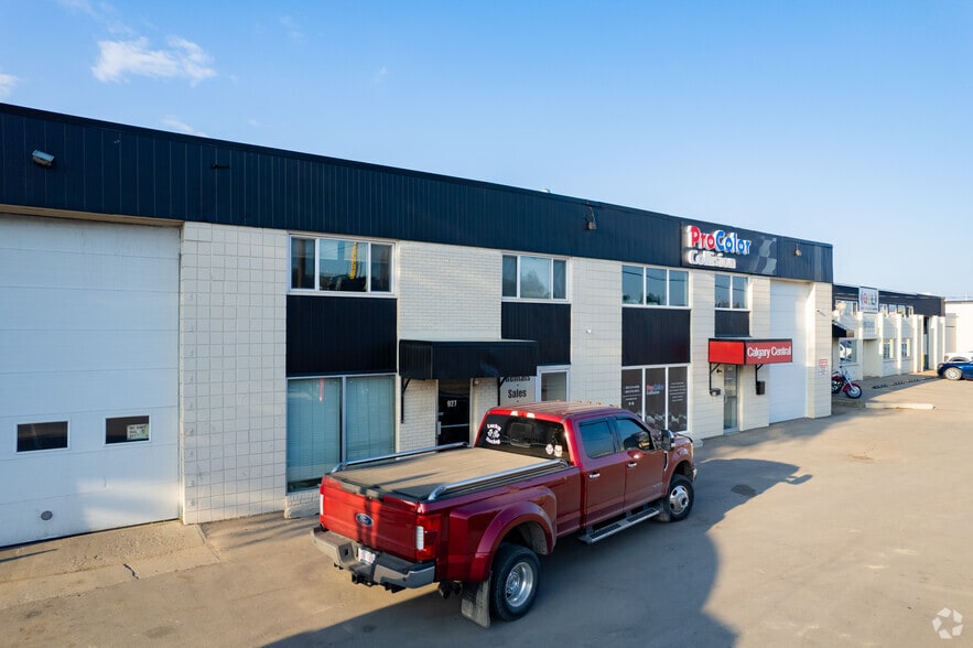 927 46 Av SE, Calgary, AB for sale - Primary Photo - Image 1 of 1