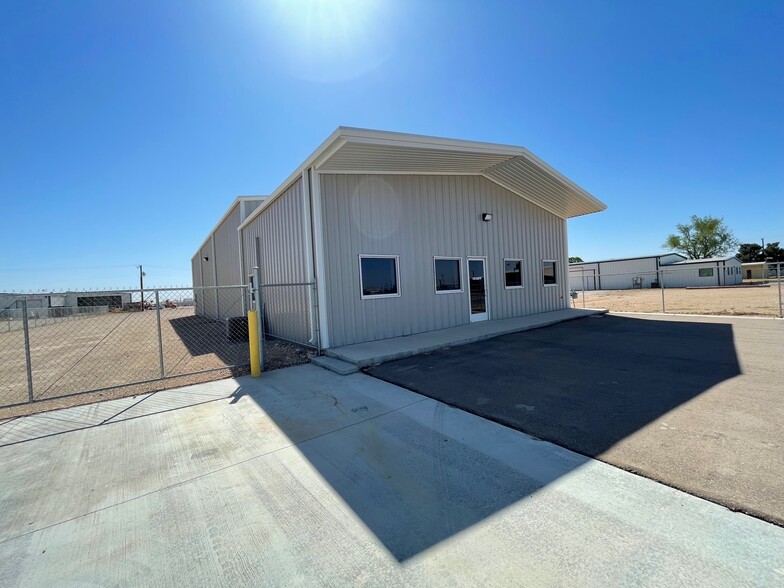 1505 Elwyn, Midland, TX for lease - Primary Photo - Image 3 of 14