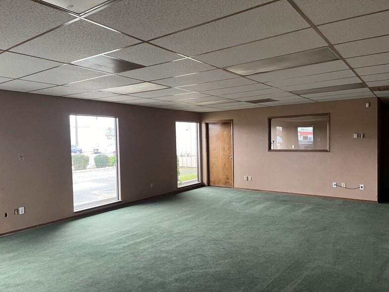 4617 N Blythe Ave, Fresno, CA for lease - Interior Photo - Image 2 of 12