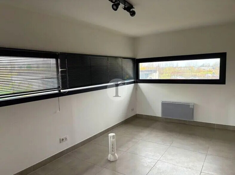 Retail in Mérignies for sale - Interior Photo - Image 2 of 5