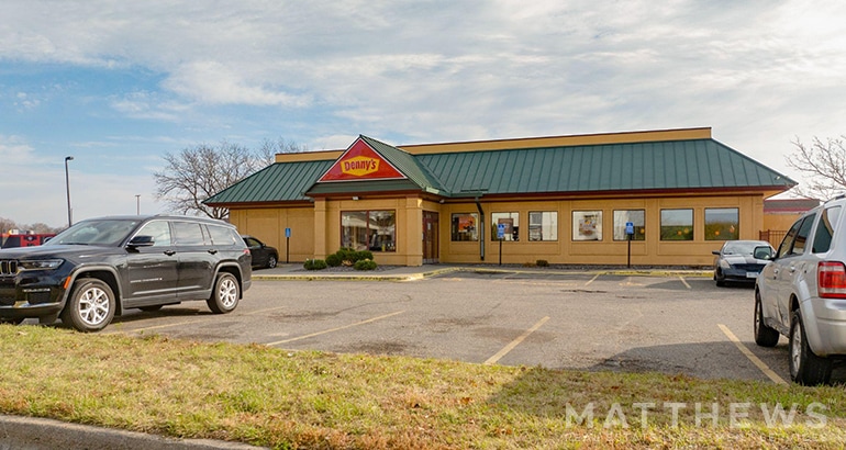 6405 James Cir N, Minneapolis, MN for sale - Primary Photo - Image 1 of 4