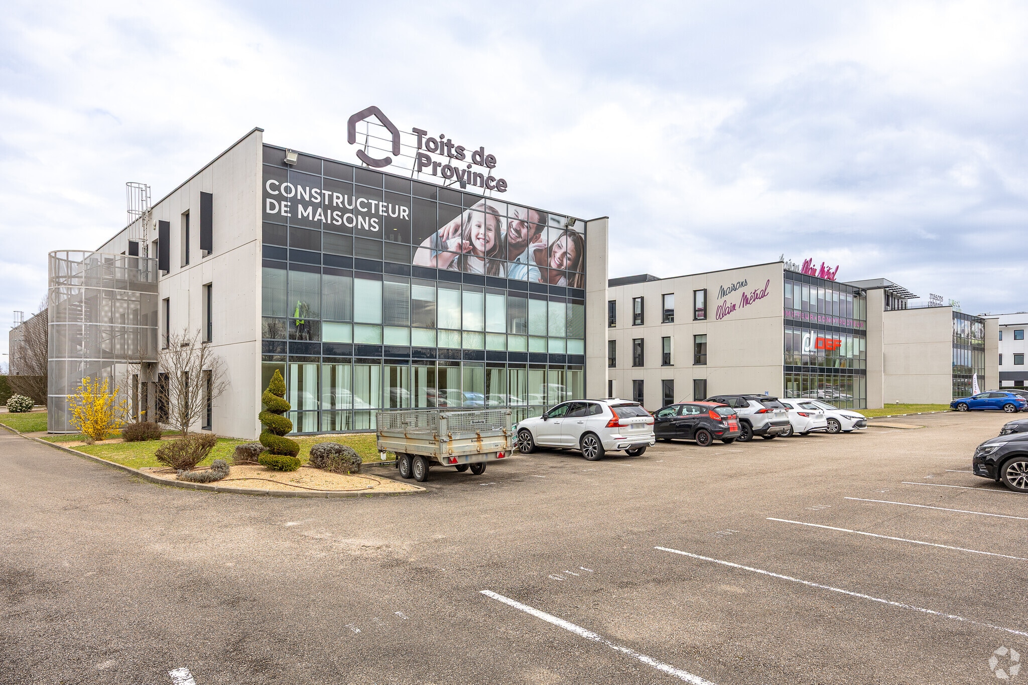 11 Rue Aimé Cotton, Saint-Priest for lease Primary Photo- Image 1 of 4