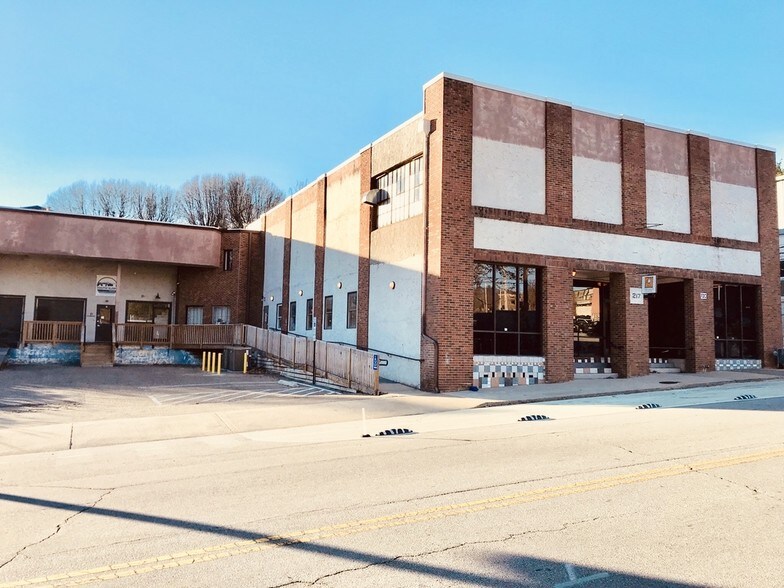 217 Coxe Ave, Asheville, NC for sale - Building Photo - Image 2 of 28