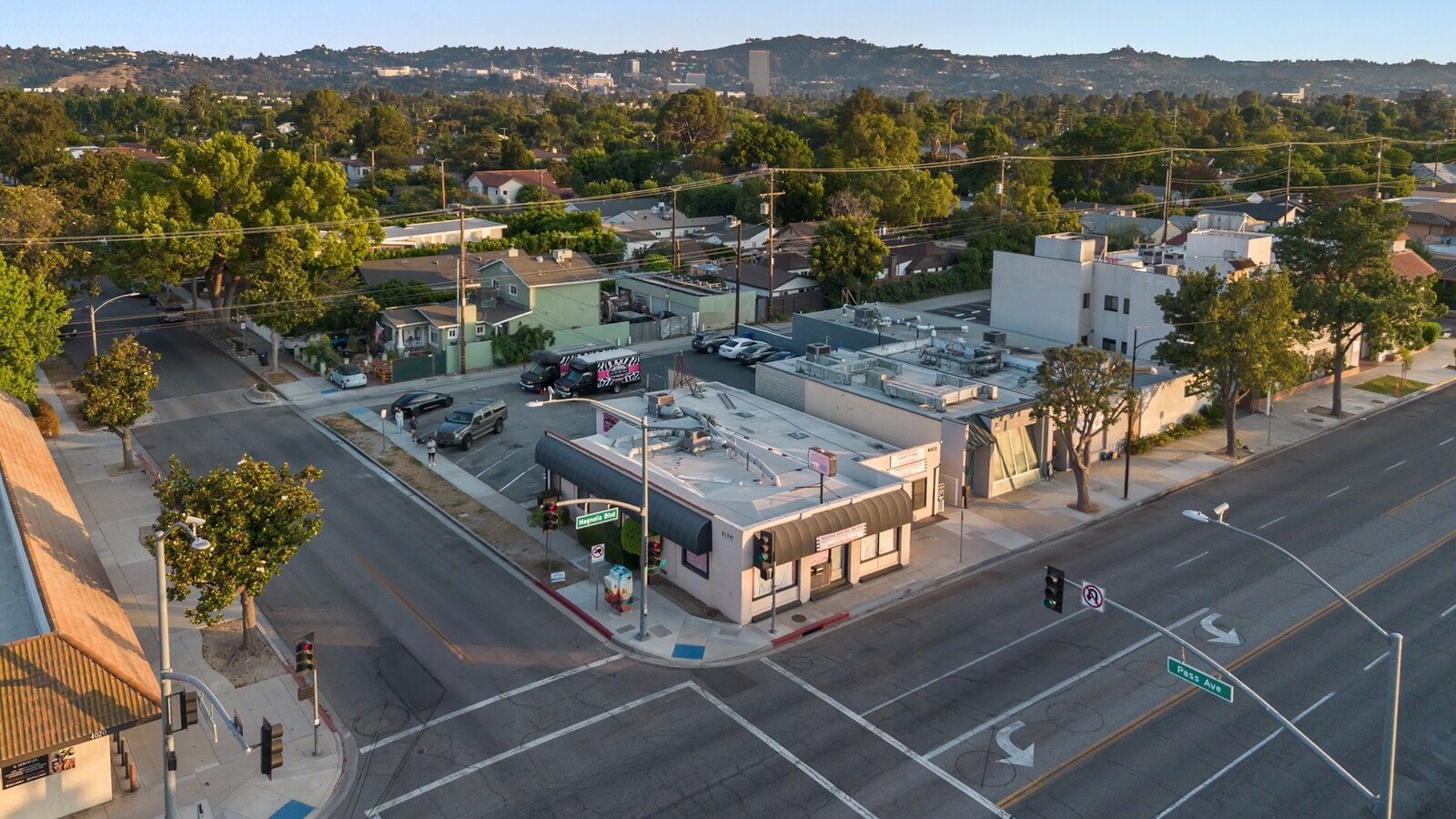 4102 W Magnolia Blvd Burbank - 4102 W Magnolia Blvd Burbank CA Building Photo 1 HighDefinition