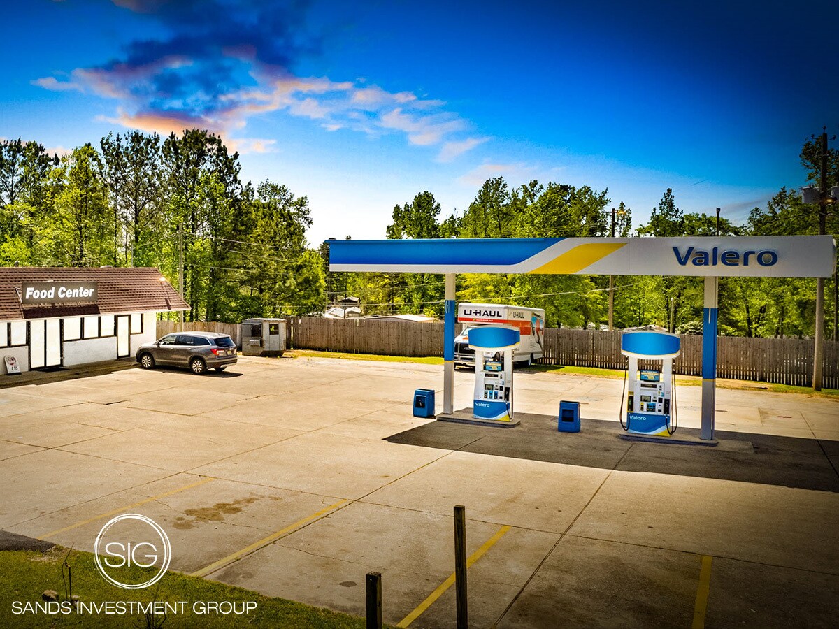 823 Crawford Rd, Opelika, AL 36804