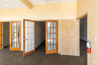 104-200 Island Way, Clearwater, FL for lease Interior Photo- Image 1 of 2