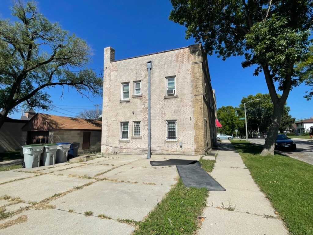 3101 W Glendale Ave, Milwaukee, WI 53209