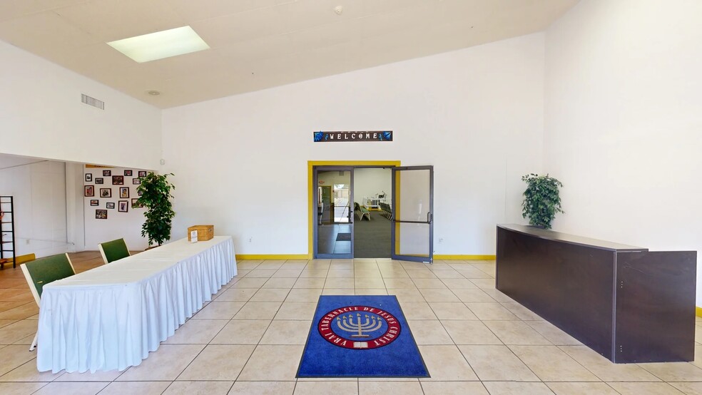 2120- 2150 Collier Avenue portfolio of 3 properties for sale on LoopNet.com - Matterport 3D Scan - Image 2 of 33