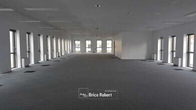 Office in Lyon for lease Interior Photo- Image 2 of 2