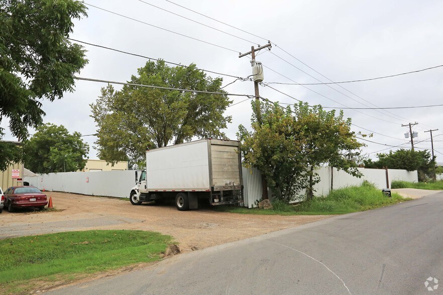 161 Pleasant Dr, Dallas, TX for sale - Primary Photo - Image 1 of 1