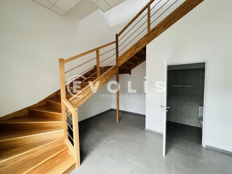 Flex in Lieusaint for sale - Interior Photo - Image 3 of 5