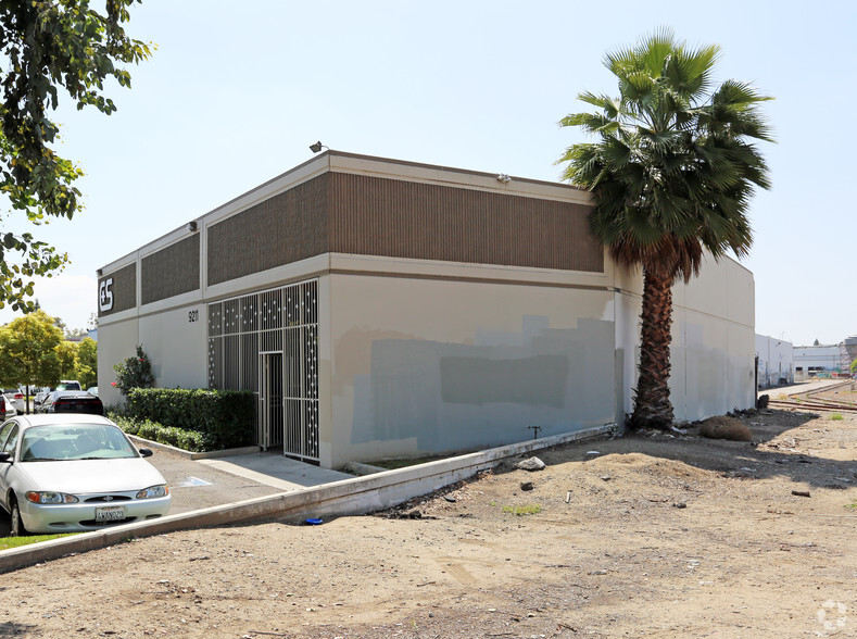 9211 Greenleaf Ave, Santa Fe Springs, CA for lease - Building Photo - Image 3 of 7