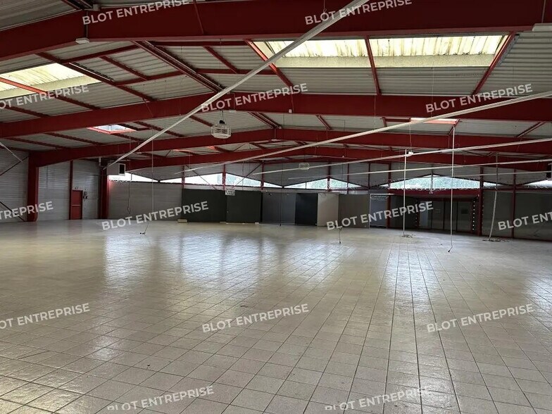 Flex in Nantes for lease - Interior Photo - Image 1 of 15