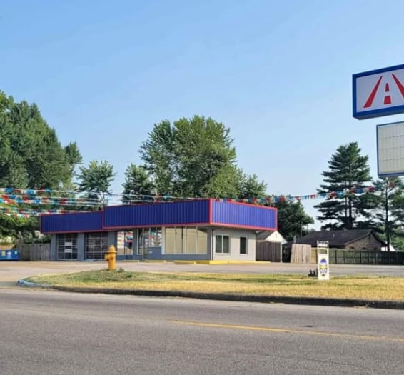 1223 E Riverside Dr, Evansville, IN for lease - Building Photo - Image 1 of 10