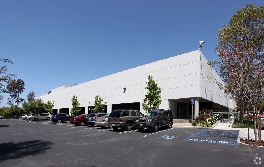 2101 Corporate Center Dr, Thousand Oaks, CA 91320