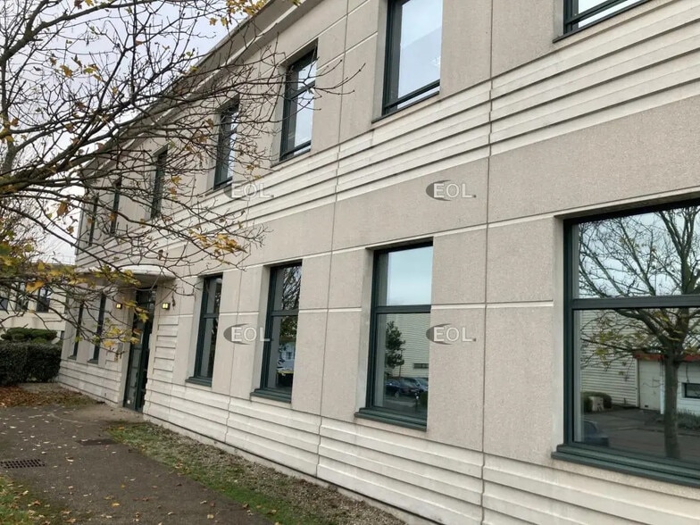 Flex in Créteil for lease - Building Photo - Image 2 of 9