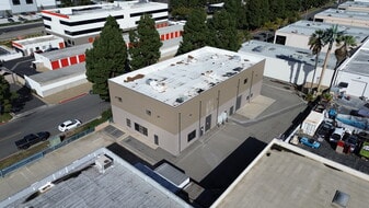 5542 Buckingham Dr, Huntington Beach CA - Parking Garage