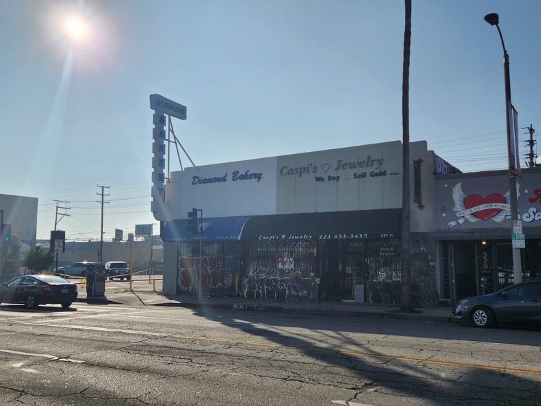 337 N Fairfax Ave, Los Angeles, CA for sale - Building Photo - Image 2 of 15