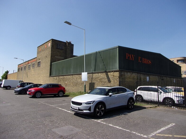 69-71 Oldchurch Rd, Romford for lease - Building Photo - Image 3 of 3