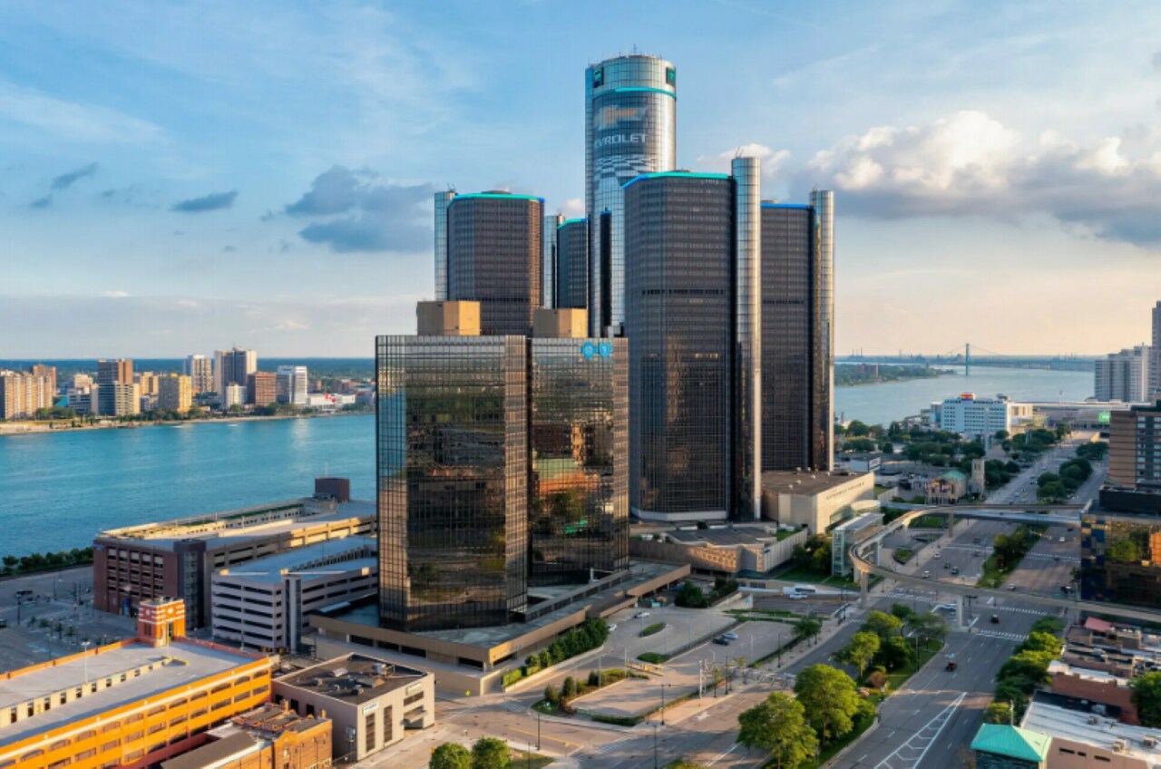 600 Renaissance Ctr, Detroit, MI for sale Primary Photo- Image 1 of 1