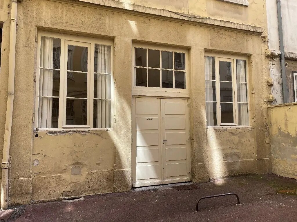 Office in Lyon for lease Building Photo- Image 1 of 5