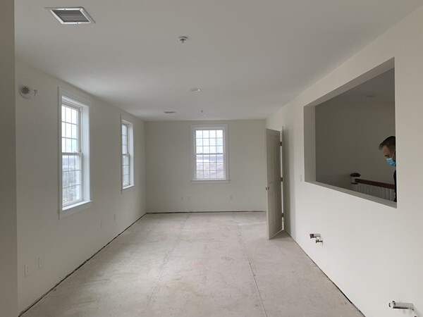 899 Pleasant St, New Bedford, MA for lease - Interior Photo - Image 3 of 22