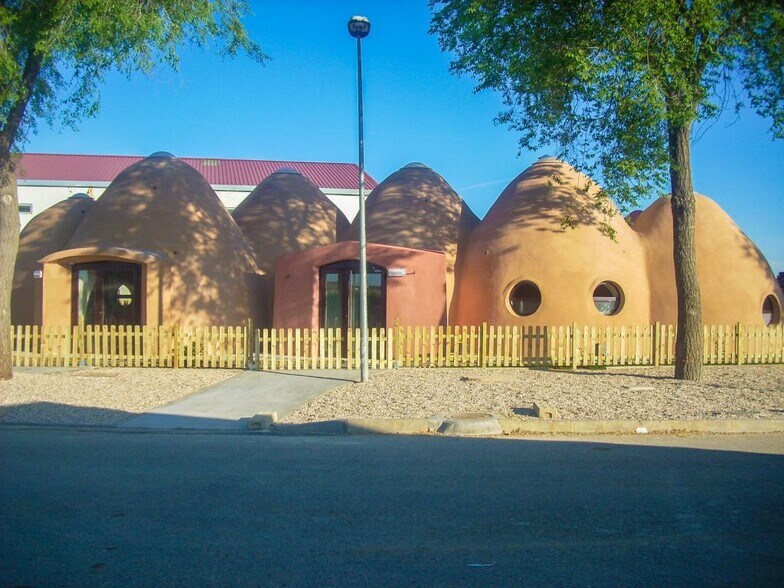 Retail in San Cebrián de Campos, Palencia for sale - Building Photo - Image 1 of 7