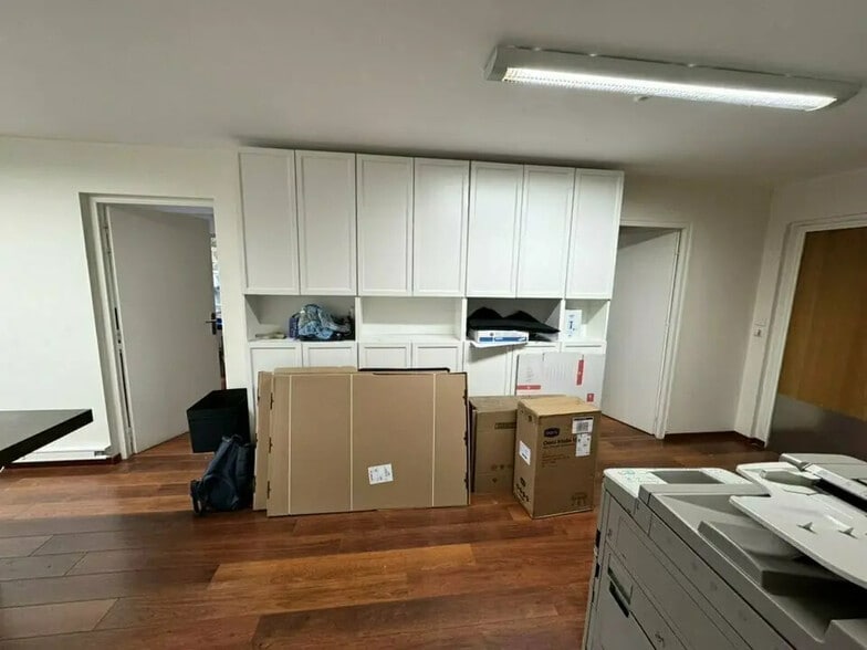 Office in Lyon for sale - Interior Photo - Image 3 of 9