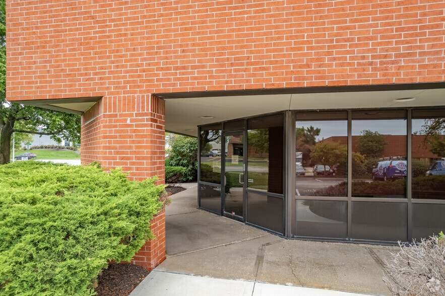 9801-9829 Widmer Rd, Lenexa, KS for lease - Building Photo - Image 2 of 5