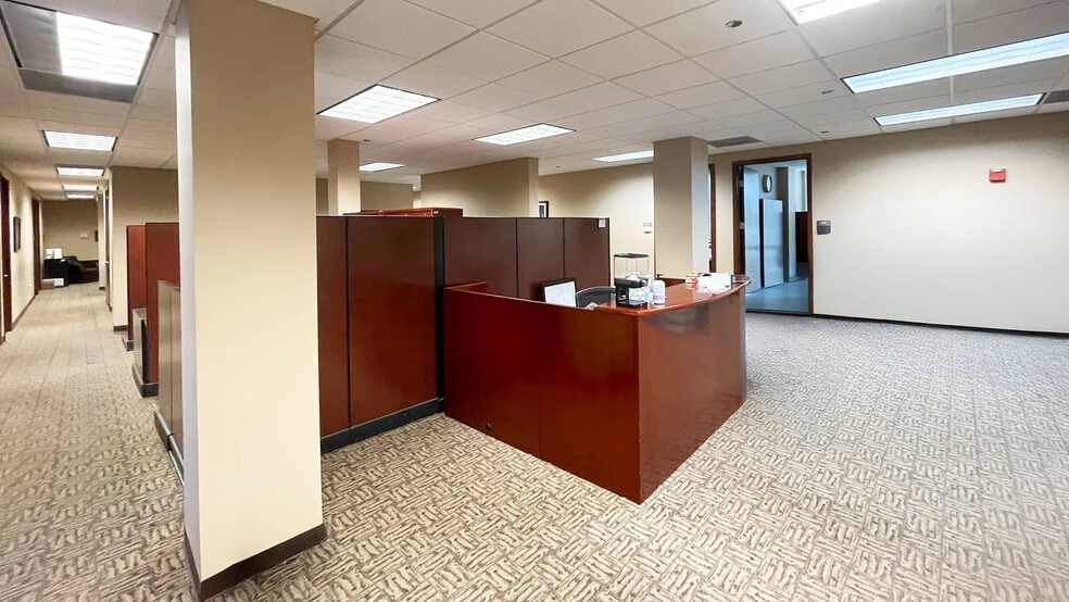 205 E University Ave, Georgetown, TX for lease - Building Photo - Image 2 of 27