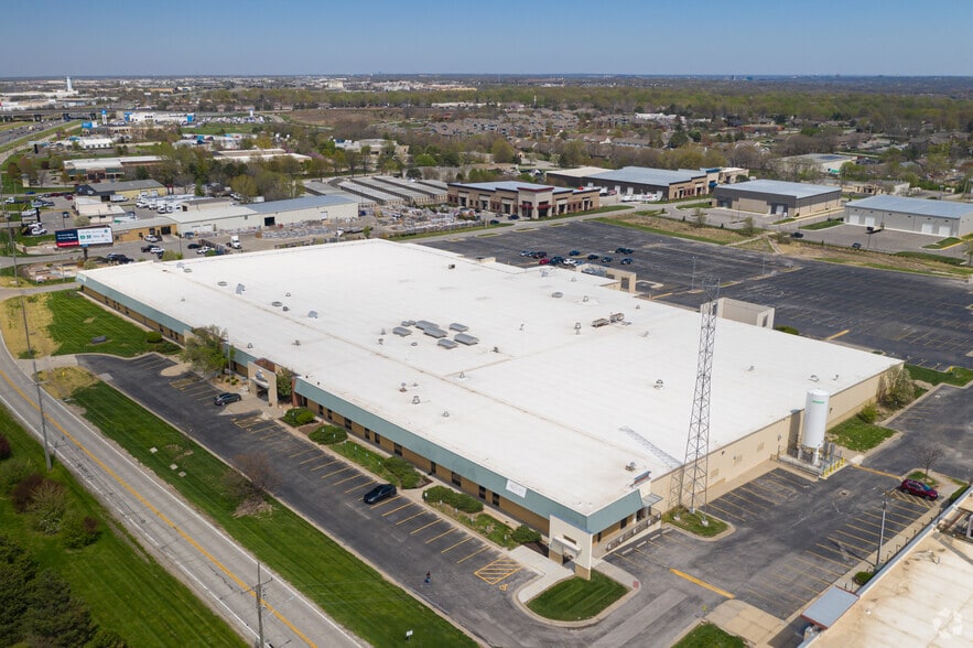 520-580 N Rogers Rd, Olathe, KS for lease - Building Photo - Image 1 of 7