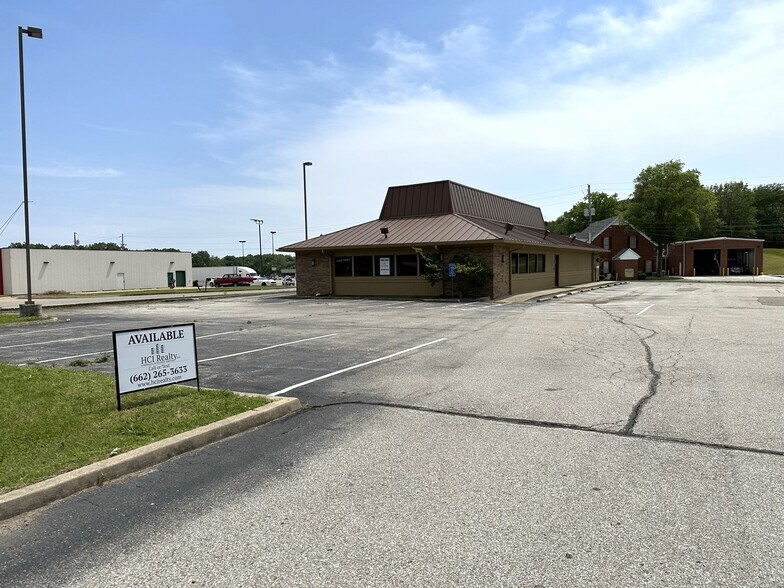 870 University St, Martin, TN 38237 Freestanding Restaurant