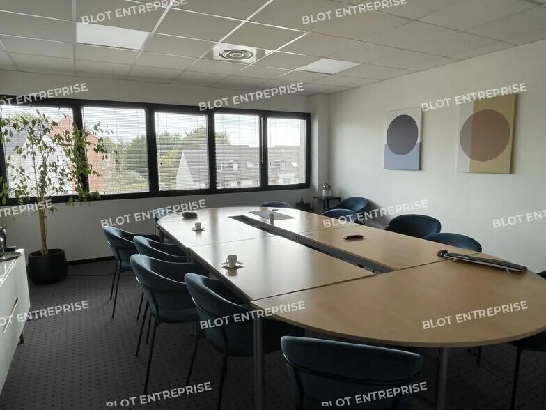 Office in Saint-Grégoire for lease - Interior Photo - Image 3 of 9