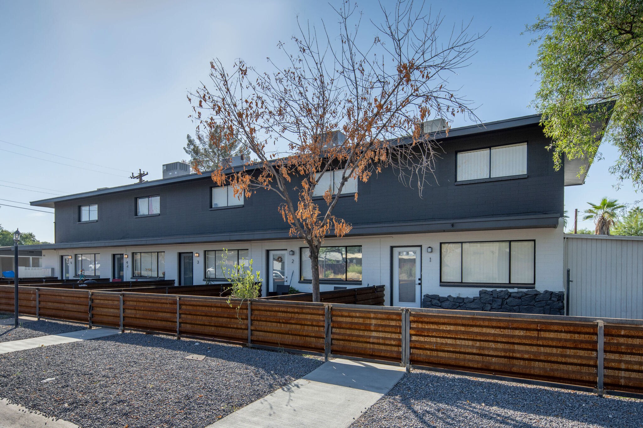 901 E Claremont St, Phoenix, AZ for sale Primary Photo- Image 1 of 1