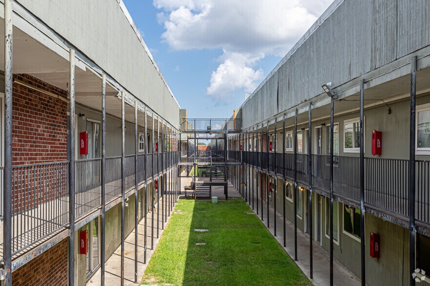 6000 Chef Menteur Highway, New Orleans, LA for sale - Building Photo - Image 3 of 15