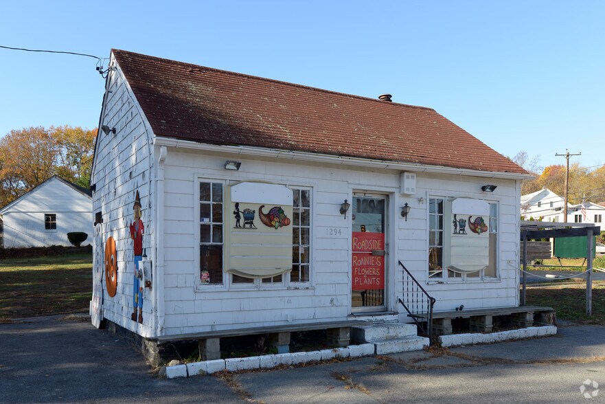 1294 Atwood Ave, Johnston, RI 02919