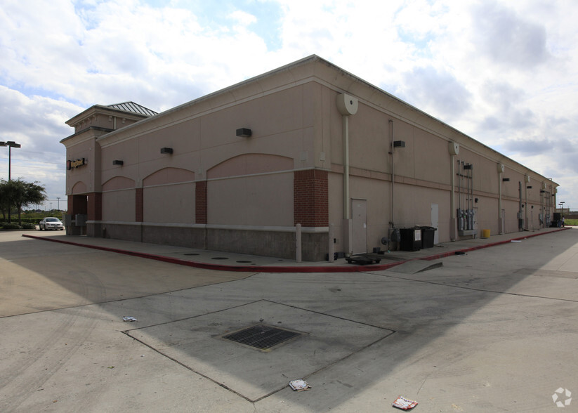 11601 Shadow Creek Pky, Pearland, TX for lease - Building Photo - Image 3 of 3