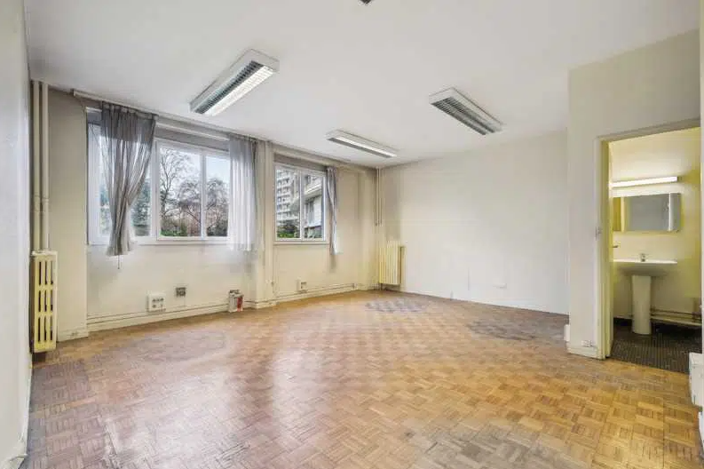Office in Paris for lease Interior Photo- Image 1 of 7
