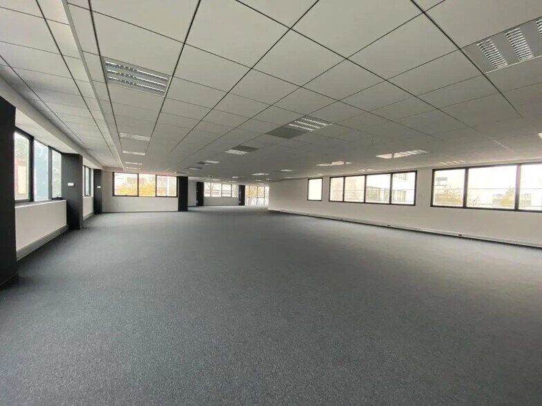 Office in Chelles for sale - Primary Photo - Image 1 of 19