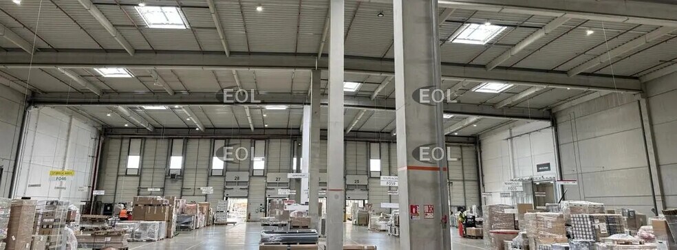 Industrial in Saint-Léger-de-Linières for lease - Interior Photo - Image 2 of 4