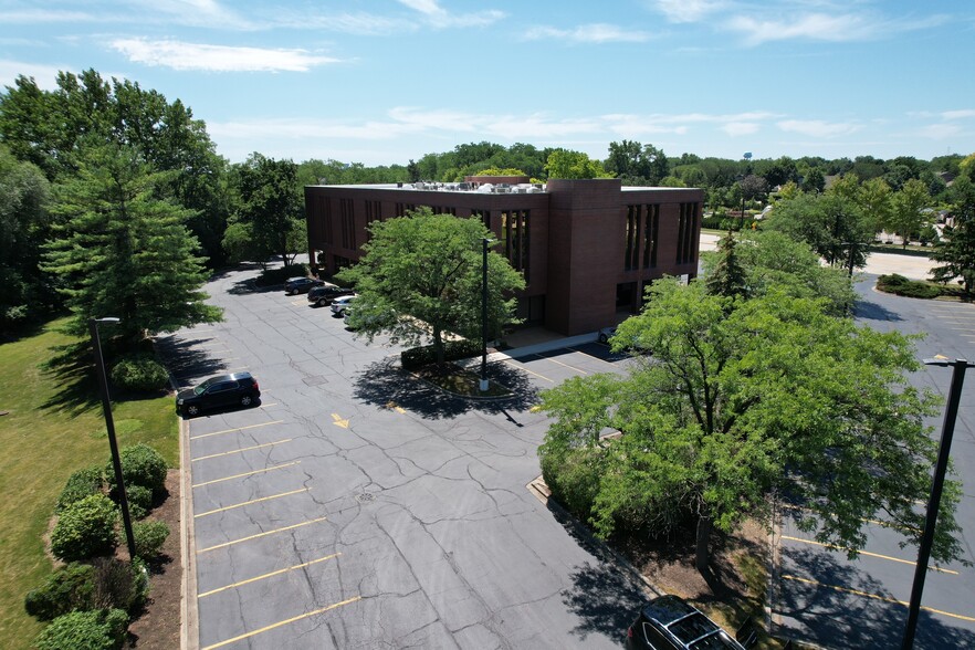 400 W Lake St, Roselle, IL for lease - Building Photo - Image 3 of 11