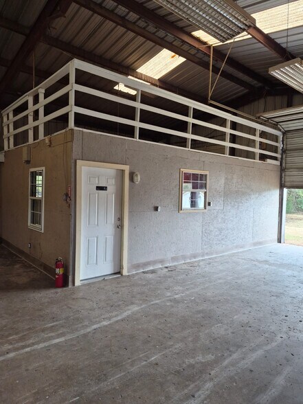 701 E Pine St, Edgewood, TX for lease - Building Photo - Image 3 of 20