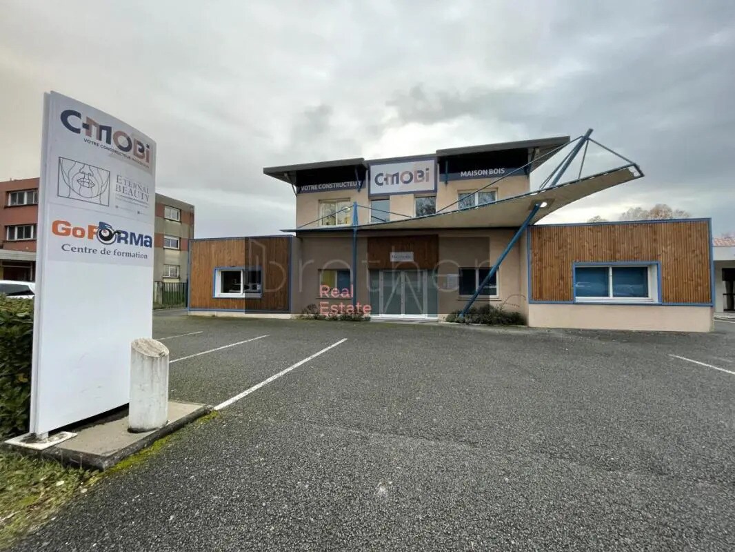 Office in Floirac for lease Building Photo- Image 1 of 7