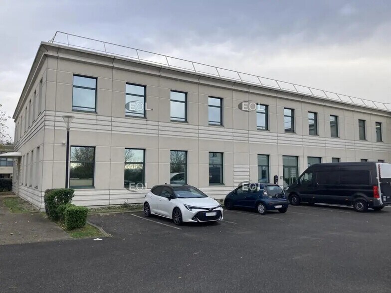 Flex in Créteil for lease - Building Photo - Image 1 of 9
