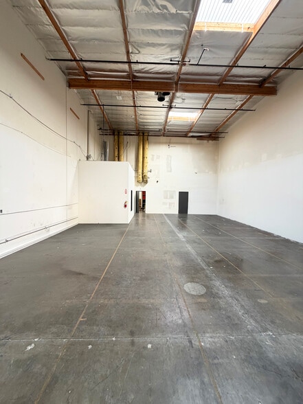9455 De Soto Ave, Chatsworth, CA for lease - Building Photo - Image 2 of 4