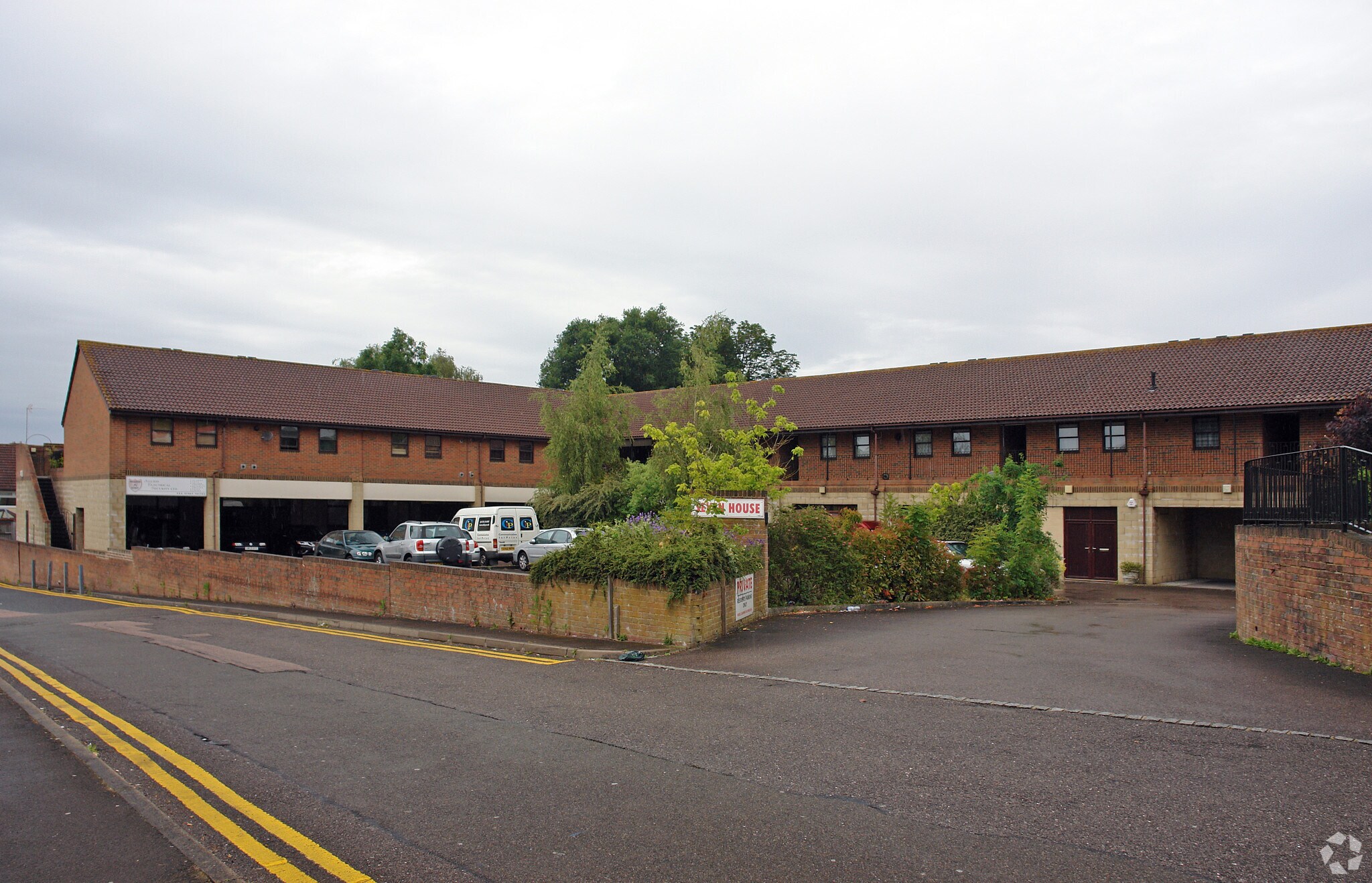 Town End, Caterham for sale Primary Photo- Image 1 of 1